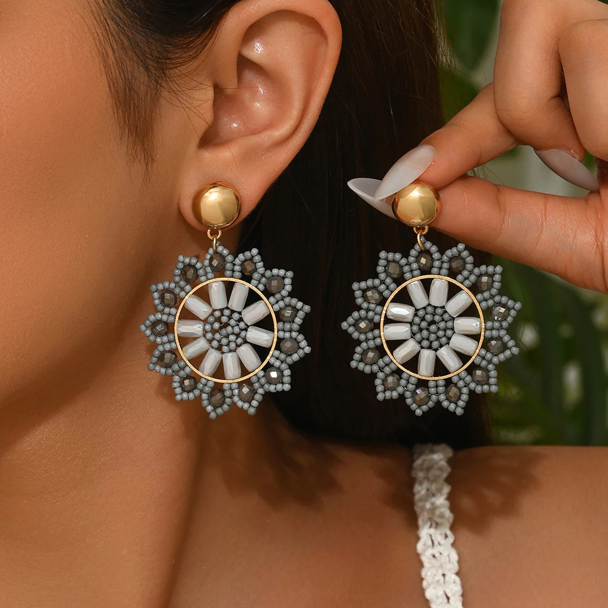 Bohemian Vintage Handmade Beaded Sunflower Pendant Earrings Fashionable Resort-Style Elegance Exquisite Niche Design Dangle Earr