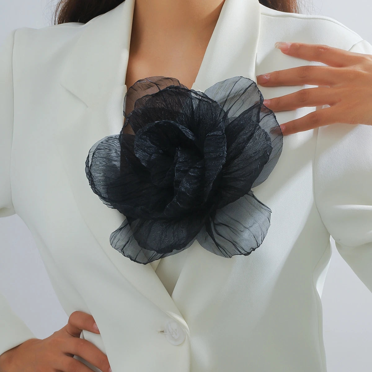 Stylish and Elegant Handmade Lace Flower Brooch, Vintage French Style, Suitable for Women's Everyday Wear